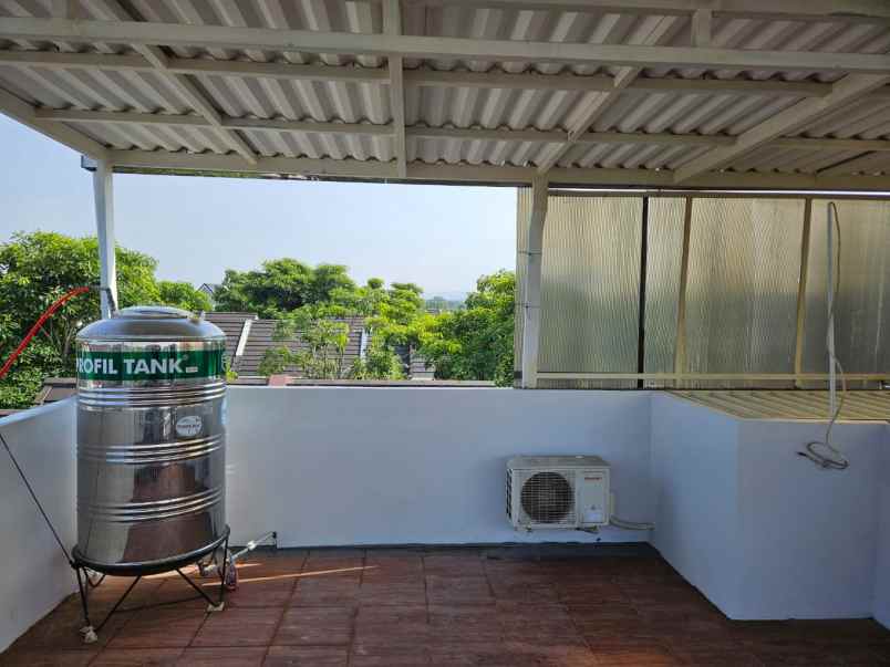 rumah northwest park hadap selatan