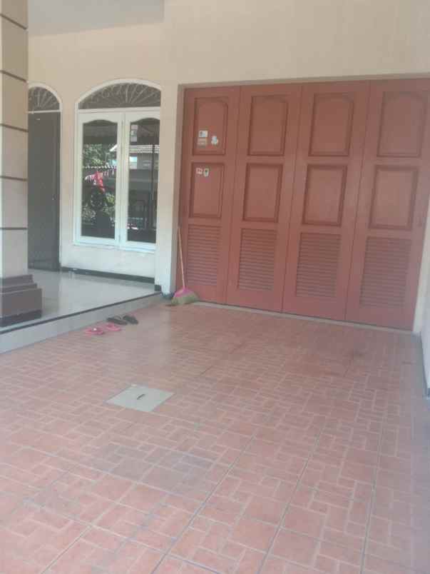 rumah rungkut permai row 2 5 mobil