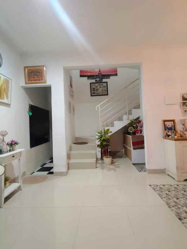 rumah second terawat dalam cluster di kalisari jaktim