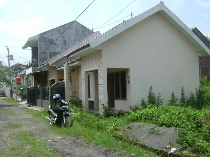 rumah sedayu jl wates jogja