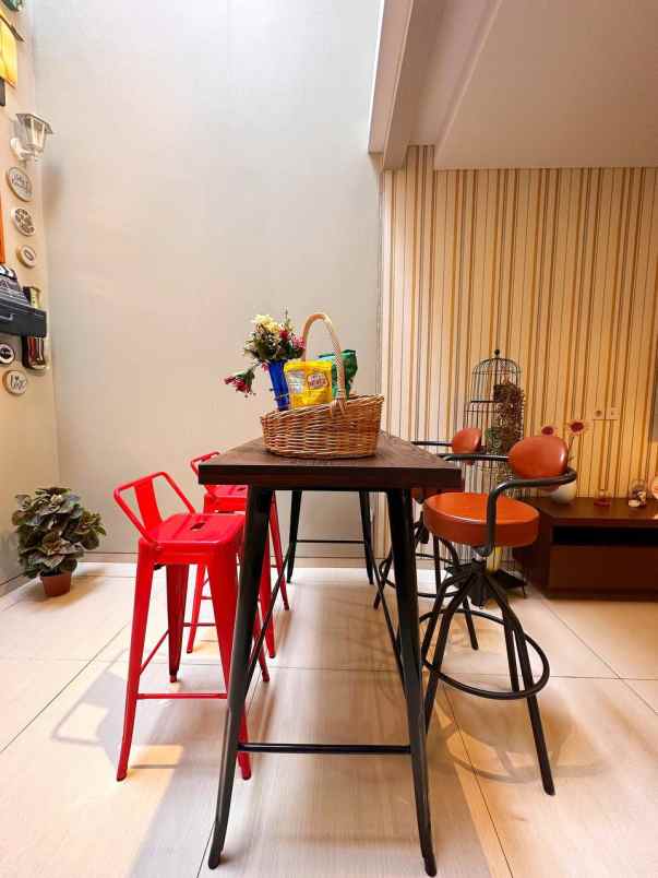 rumah seken bonus furnish di cipayung jakarta timur