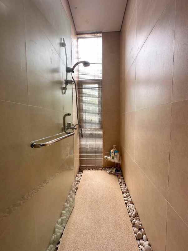 rumah seken bonus furnish di cipayung jakarta timur