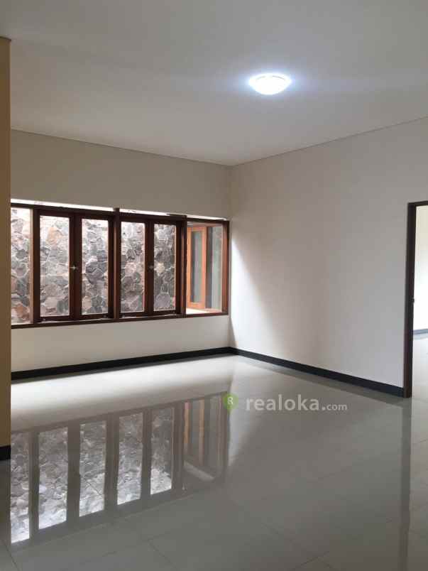 rumah sersan bajuri ters