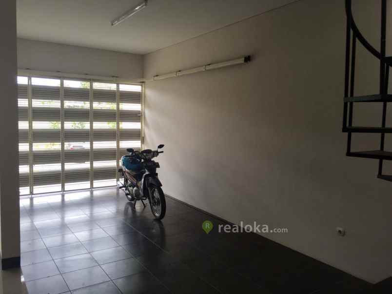 rumah sersan bajuri ters