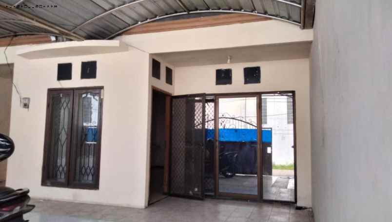 rumah setro hadap barat strategis