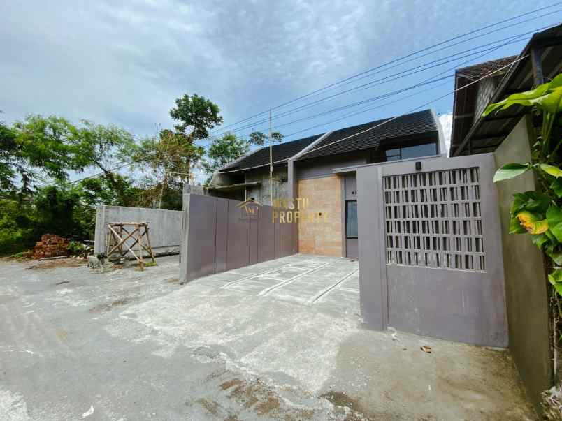 rumah siap huni carpot 2 mobil di wedomartani sleman