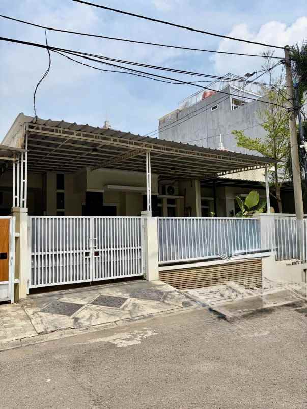 rumah siap huni cluster aralia harapan indah bekasi