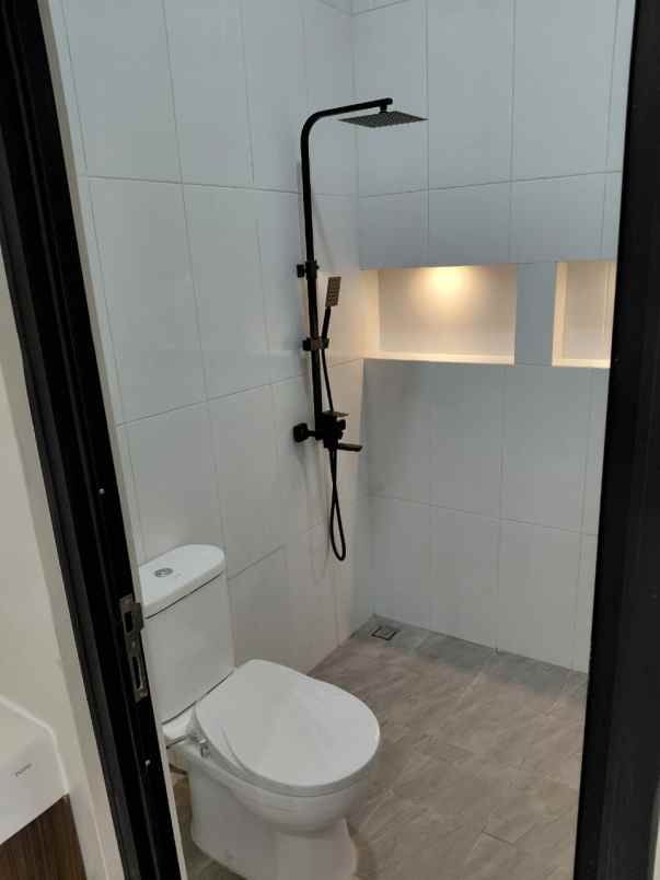 rumah siap huni lokasi strategis di griyaloka bsd