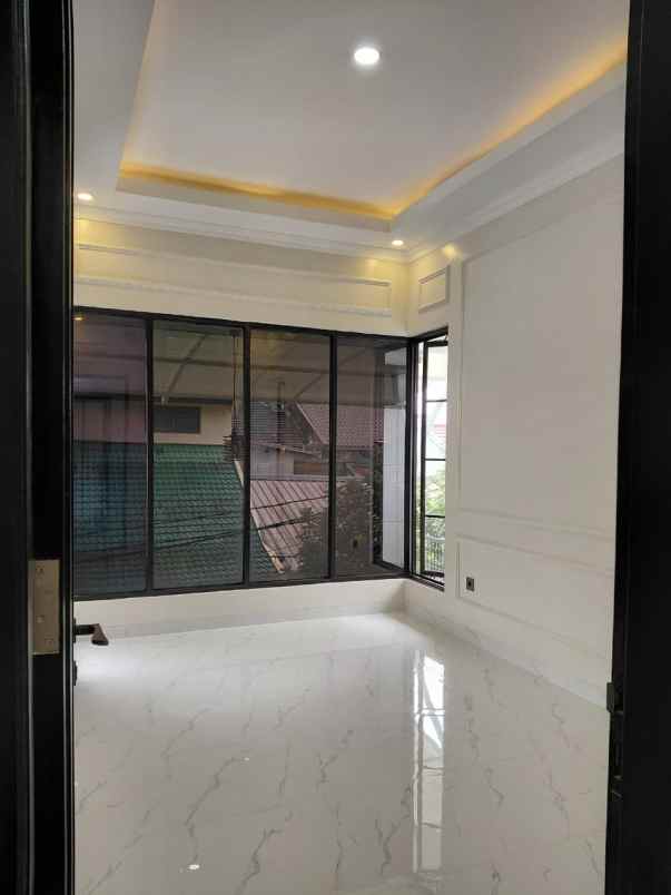 rumah siap huni lokasi strategis di griyaloka bsd