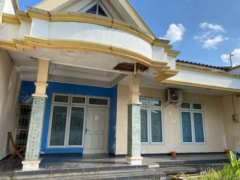 rumah tengah kota siap huni jalan supriyadi semarang