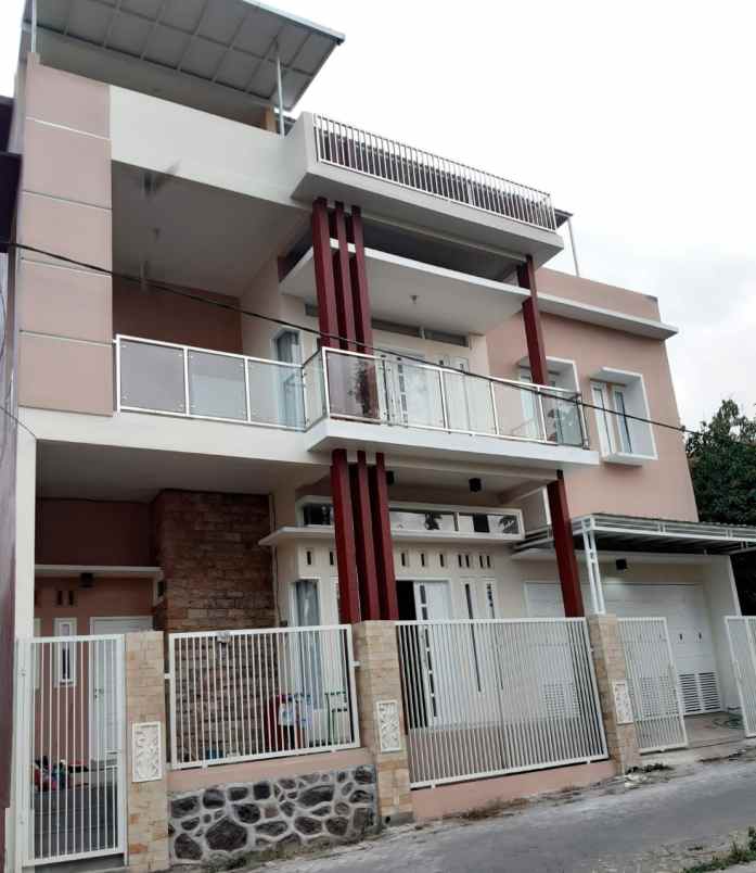 rumah villa mewah kota batu