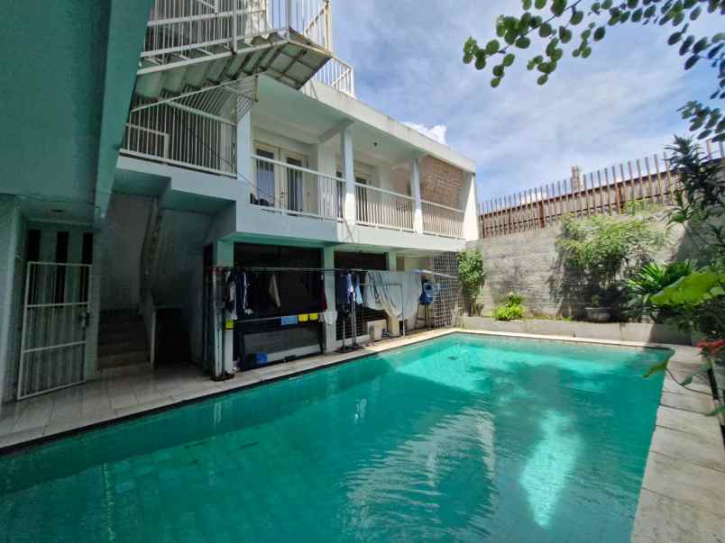 rumah zona komersial di jalan bangka jakarta selatan