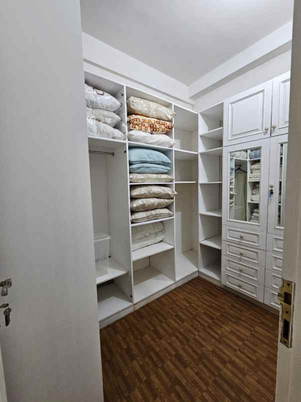 rumah zona komersial di jalan bangka jakarta selatan