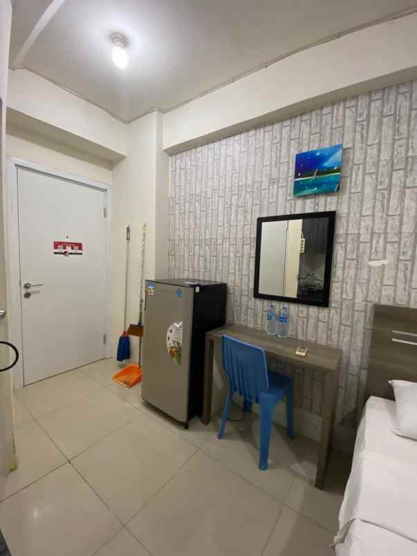 sewa apartemen studio furnish di green pramuka city