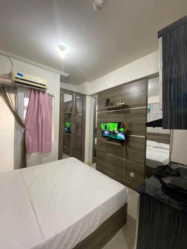 sewa apartemen studio furnish di green pramuka city