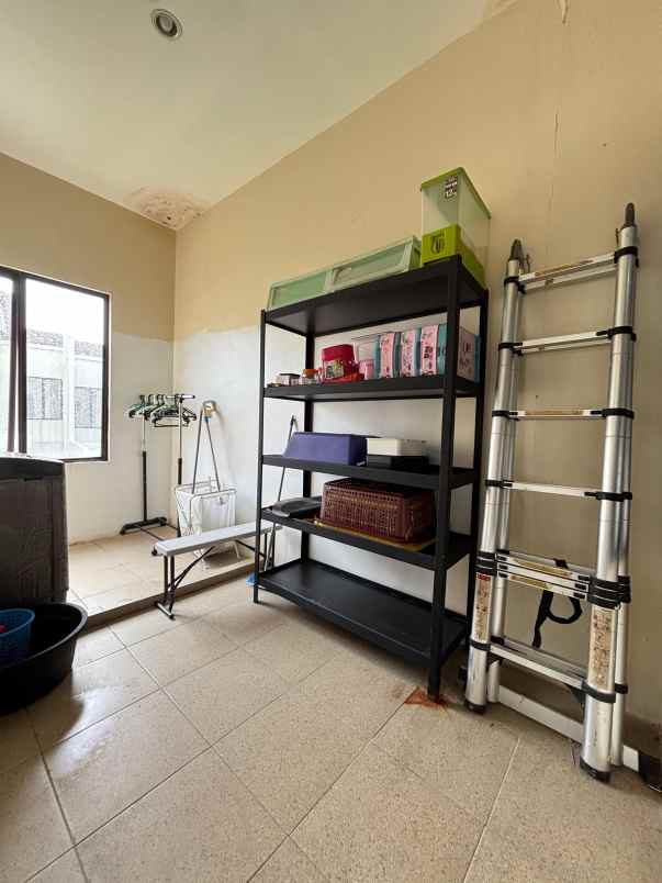 sewa rumah furnish hook lavon swan city tangerang