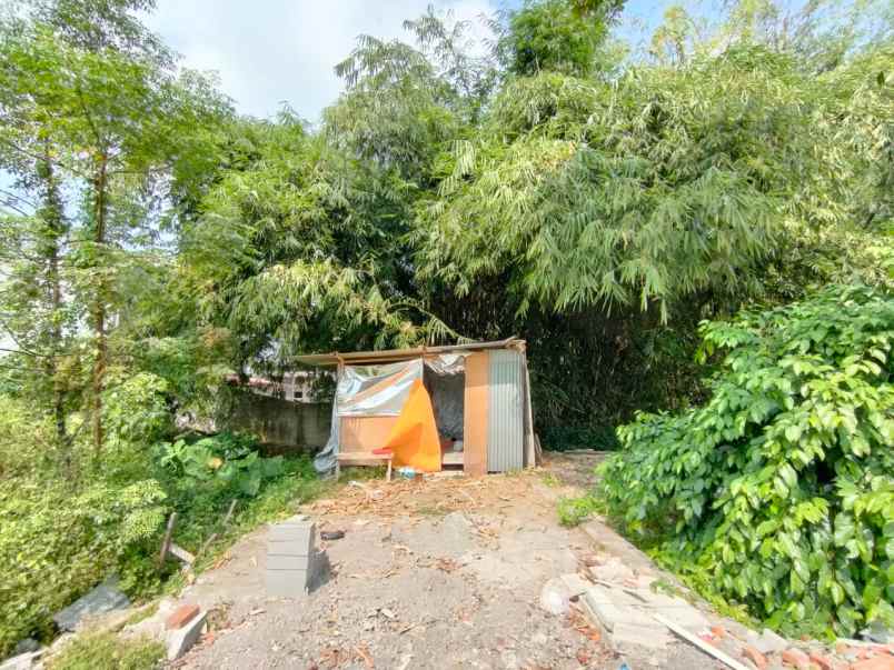 tanah pekarangan dekat kamous uii jl kaliurang km 14