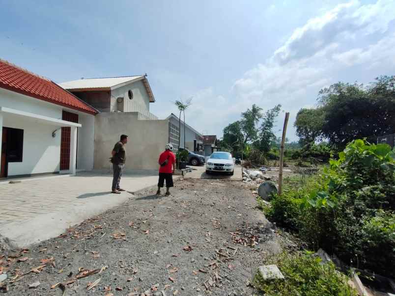 tanah pekarangan dekat kamous uii jl kaliurang km 14