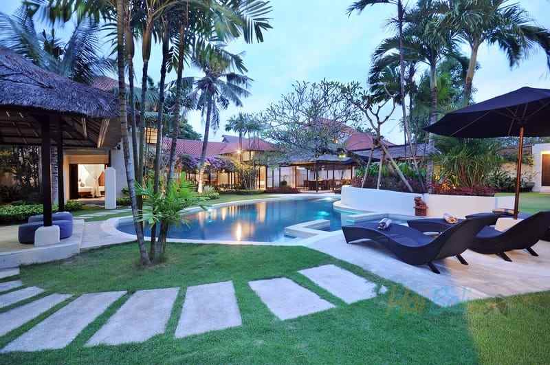 villa mewah jarang ada di sentral seminyak badung bali