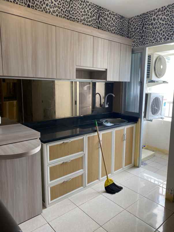 apartemen educity 2br semi furnished tower yale