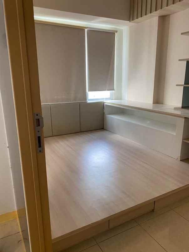 apartemen educity 2br semi furnished tower yale