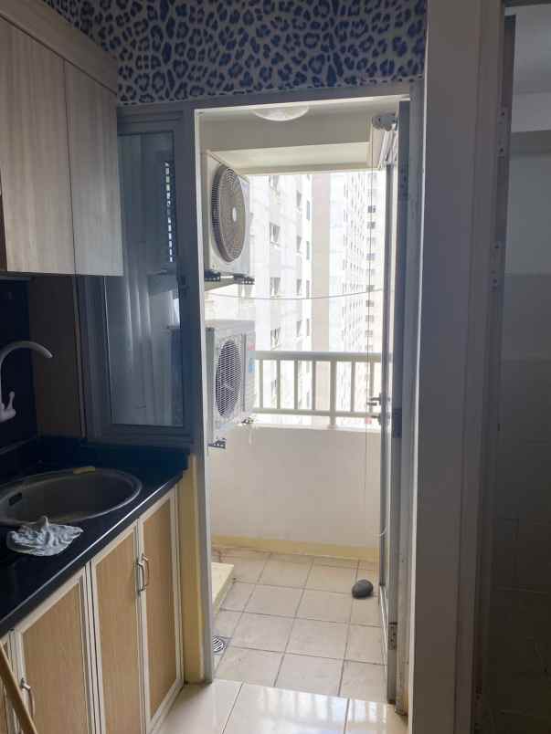 apartemen educity 2br semi furnished tower yale