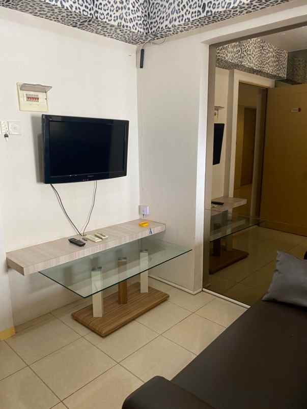 apartemen educity 2br semi furnished tower yale