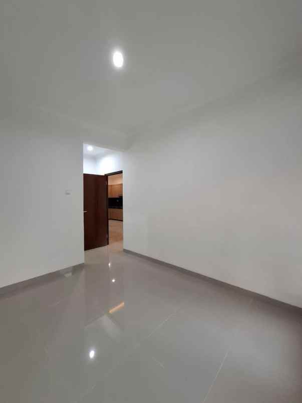 dijual cepat rumah 2 lantai siap huni di kota wisata
