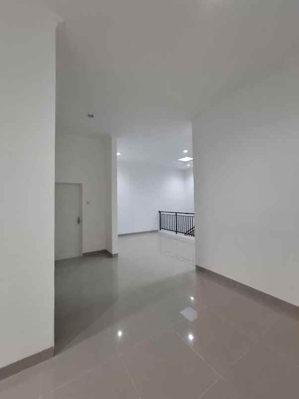 dijual cepat rumah 2 lantai siap huni di kota wisata
