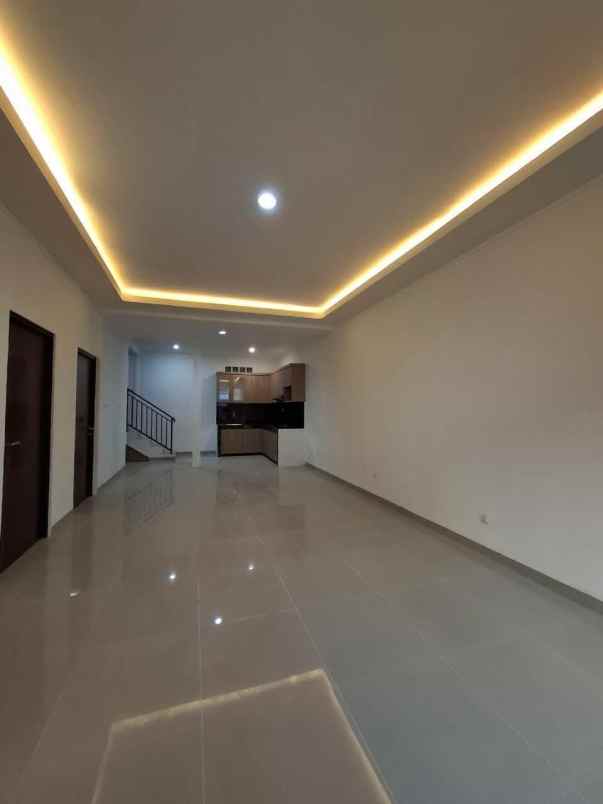 dijual cepat rumah 2 lantai siap huni di kota wisata