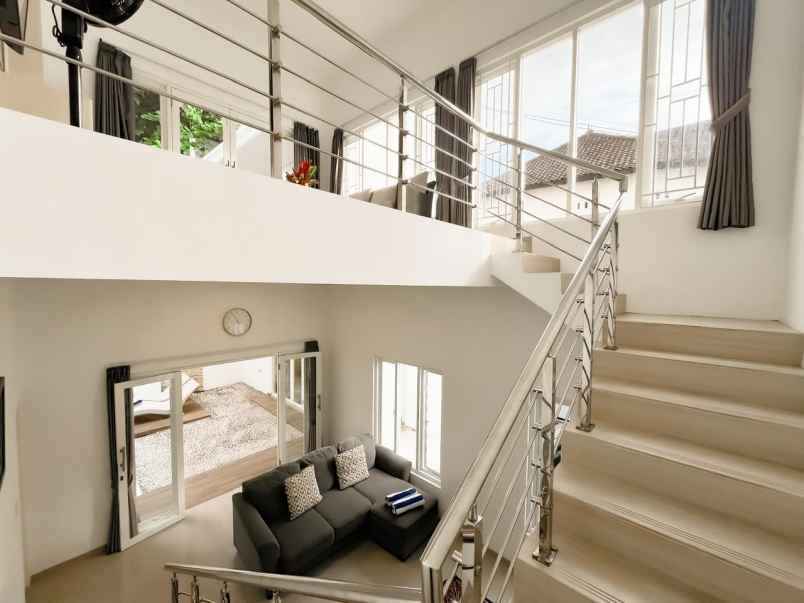 dijual cepat villa nyaman strategis di canggu bali