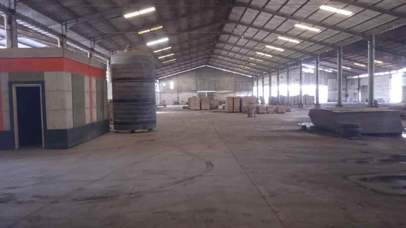 dijual gudang ex pabrik hitung tanah di krian