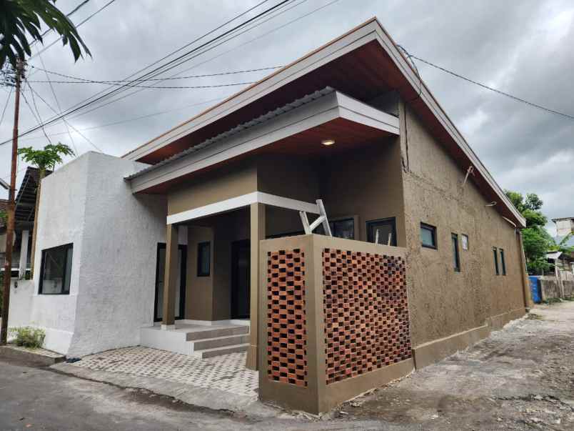 dijual kost bulusan sardonoharjo