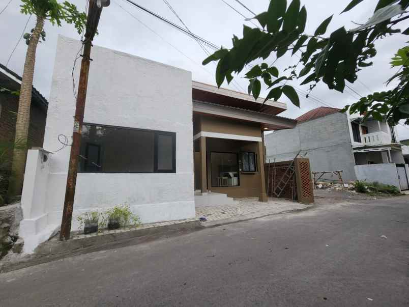 dijual kost bulusan sardonoharjo