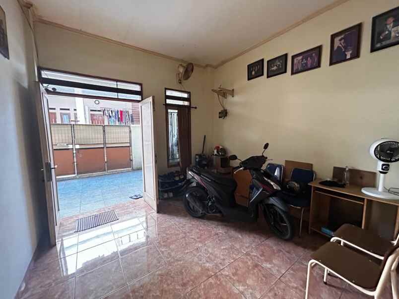 dijual kost jl kebon jeruk