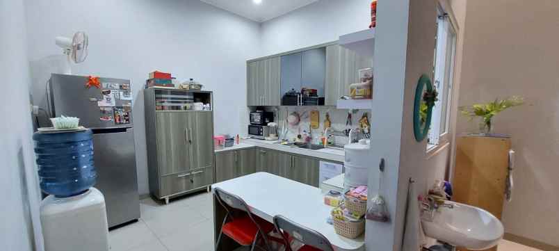 dijual rumah agung barat
