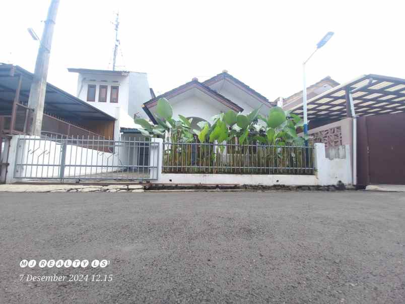 dijual rumah antapani