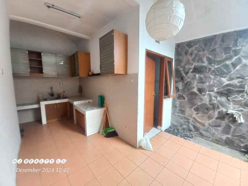 dijual rumah antapani