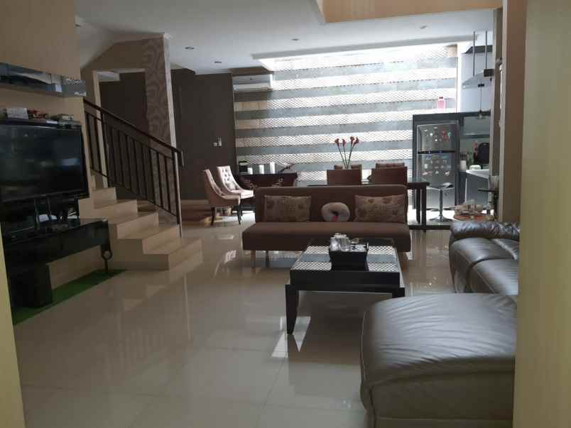 dijual rumah antapani