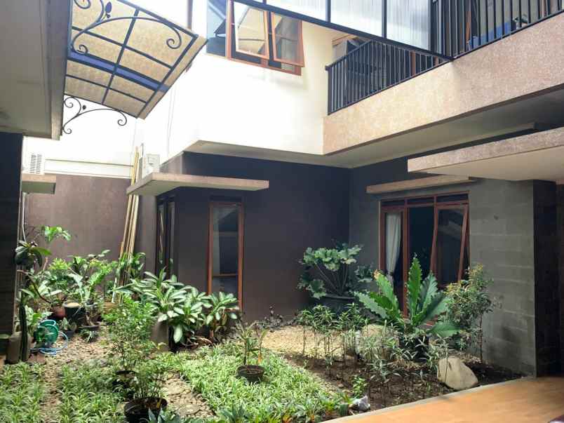 dijual rumah arcamanik endah