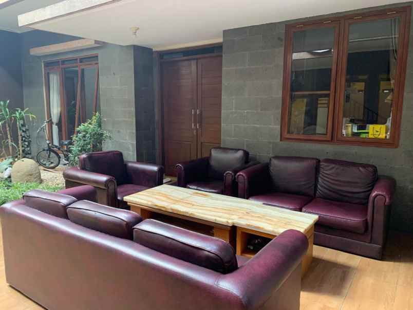 dijual rumah arcamanik endah