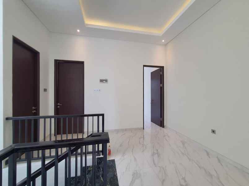 dijual rumah babatan pantai