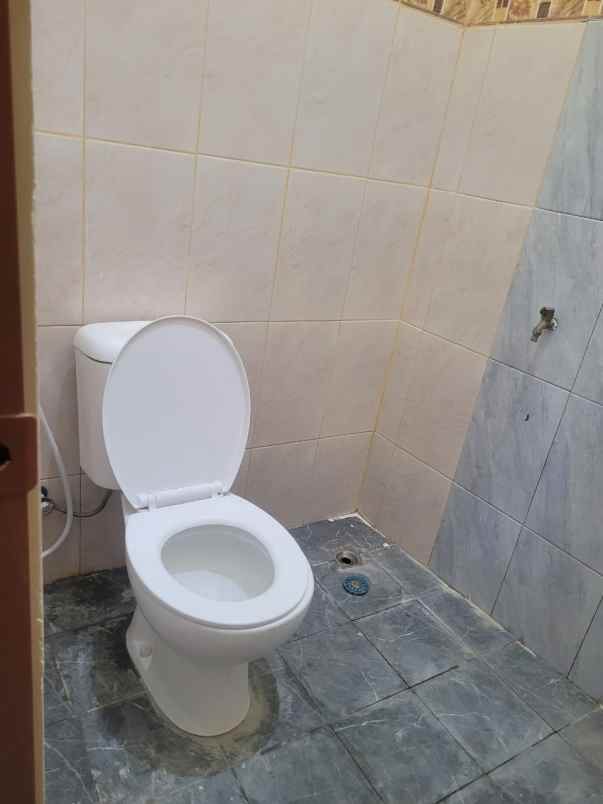 dijual rumah balas klumprik wiyung