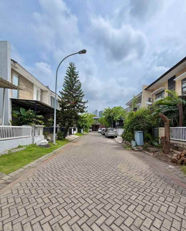 dijual rumah baru modern pakuwon city cluster florence