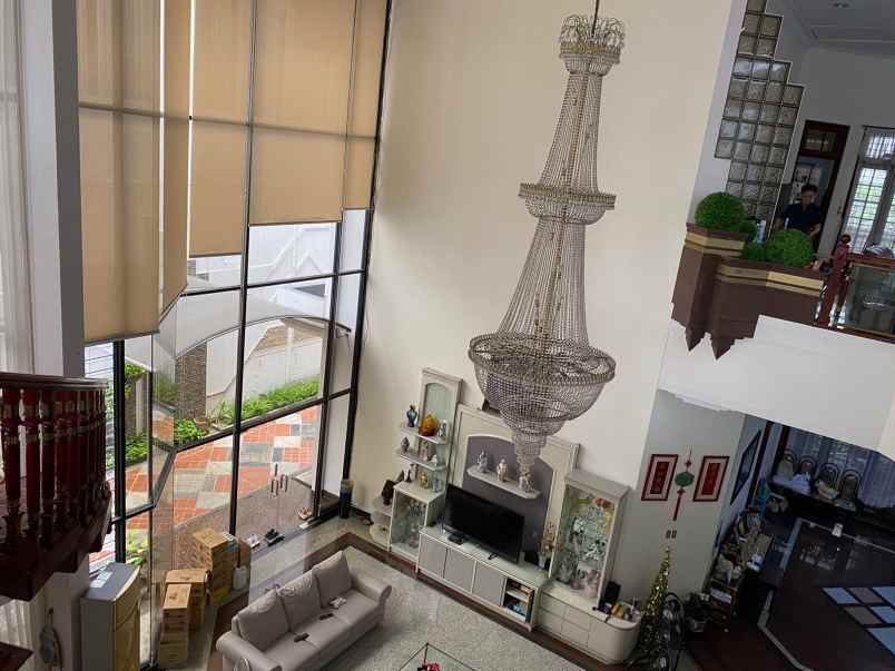 dijual rumah basuki rahmat