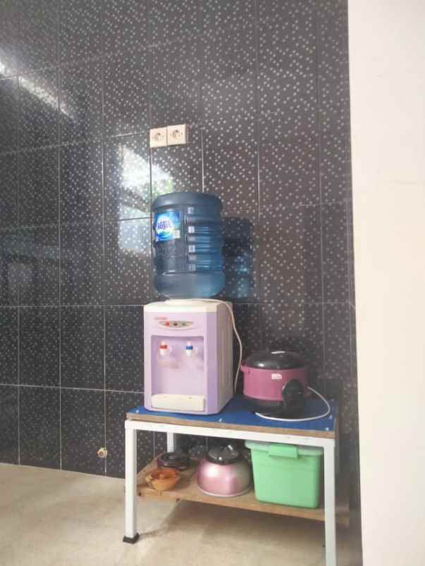 dijual rumah batu