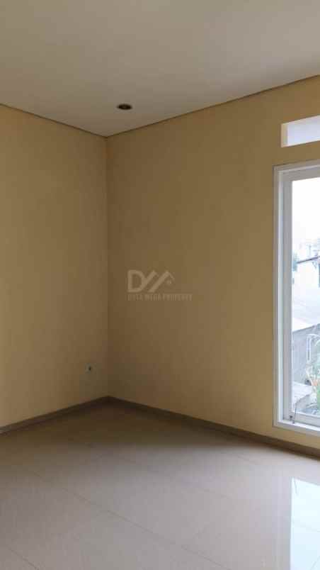 dijual rumah boulevard yayasan sayap ibu