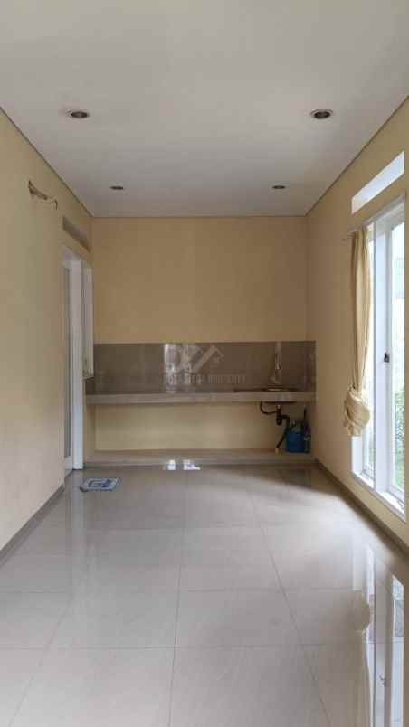 dijual rumah boulevard yayasan sayap ibu