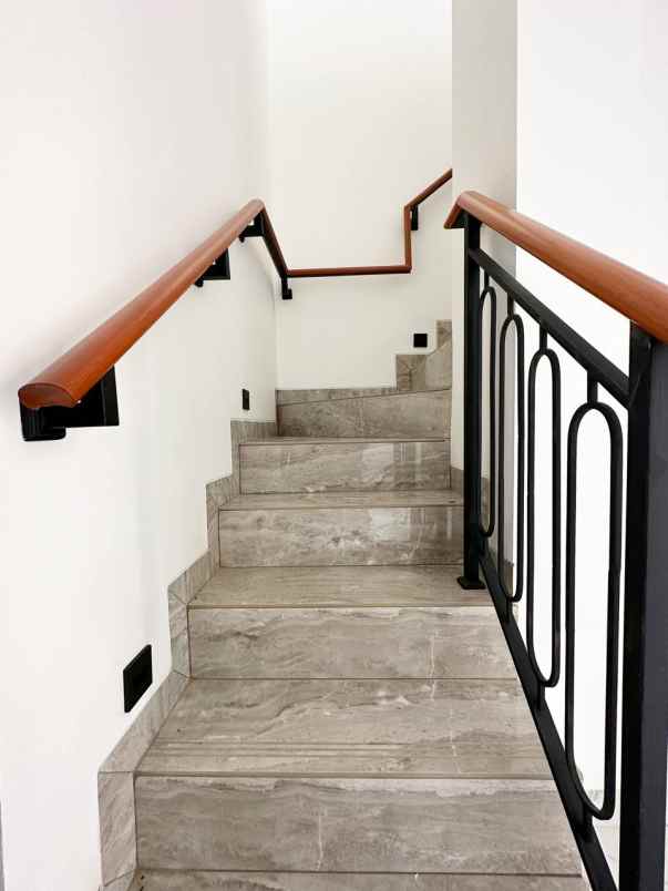 dijual rumah ceger cipayung