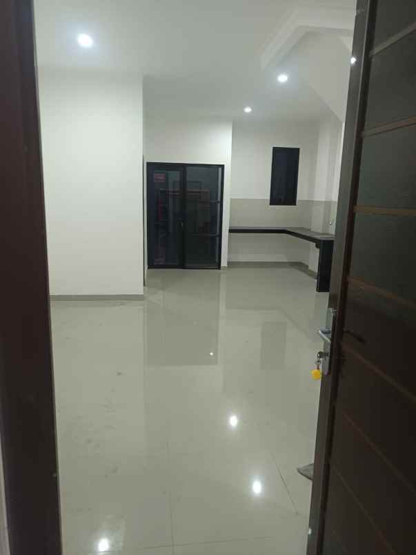 dijual rumah cengkareng indah